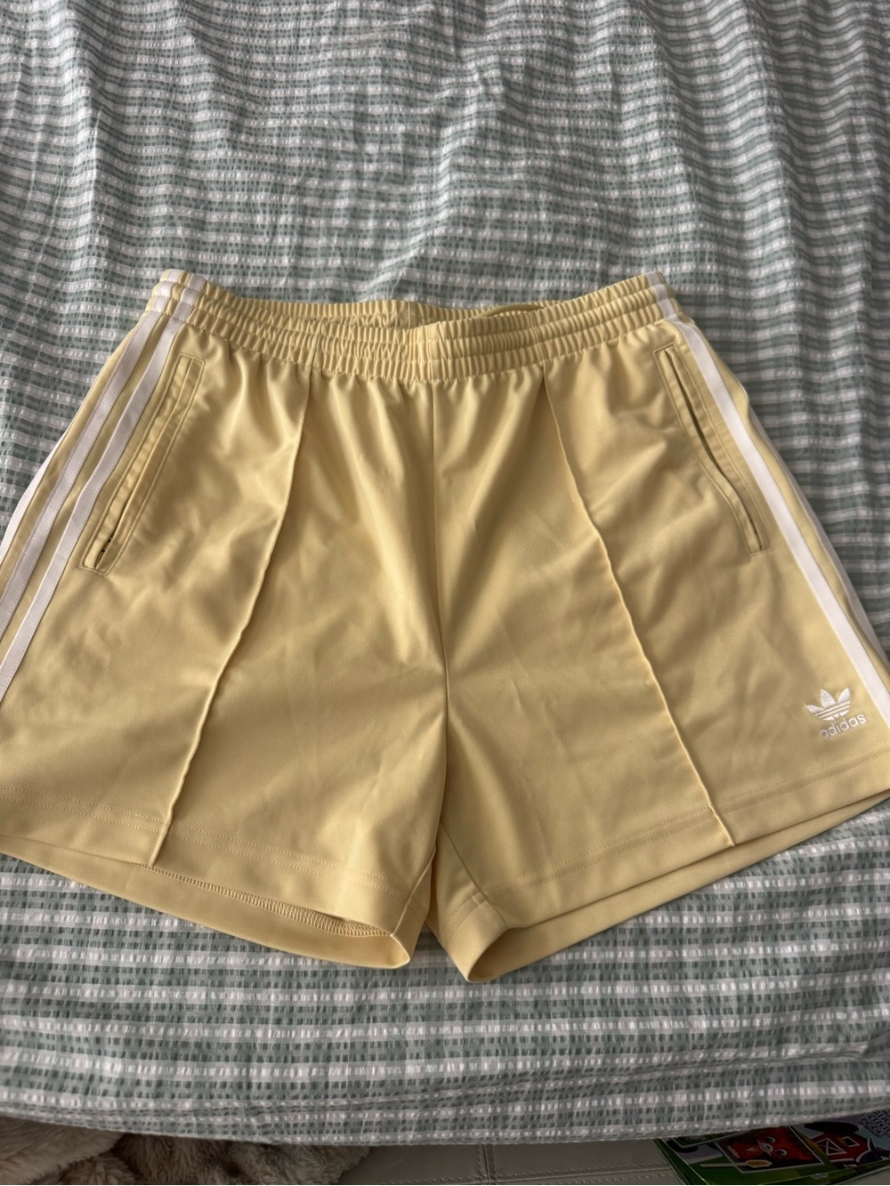Adidas Women’s Butter Yellow 3-Stripes Athletic Shorts Size Medium